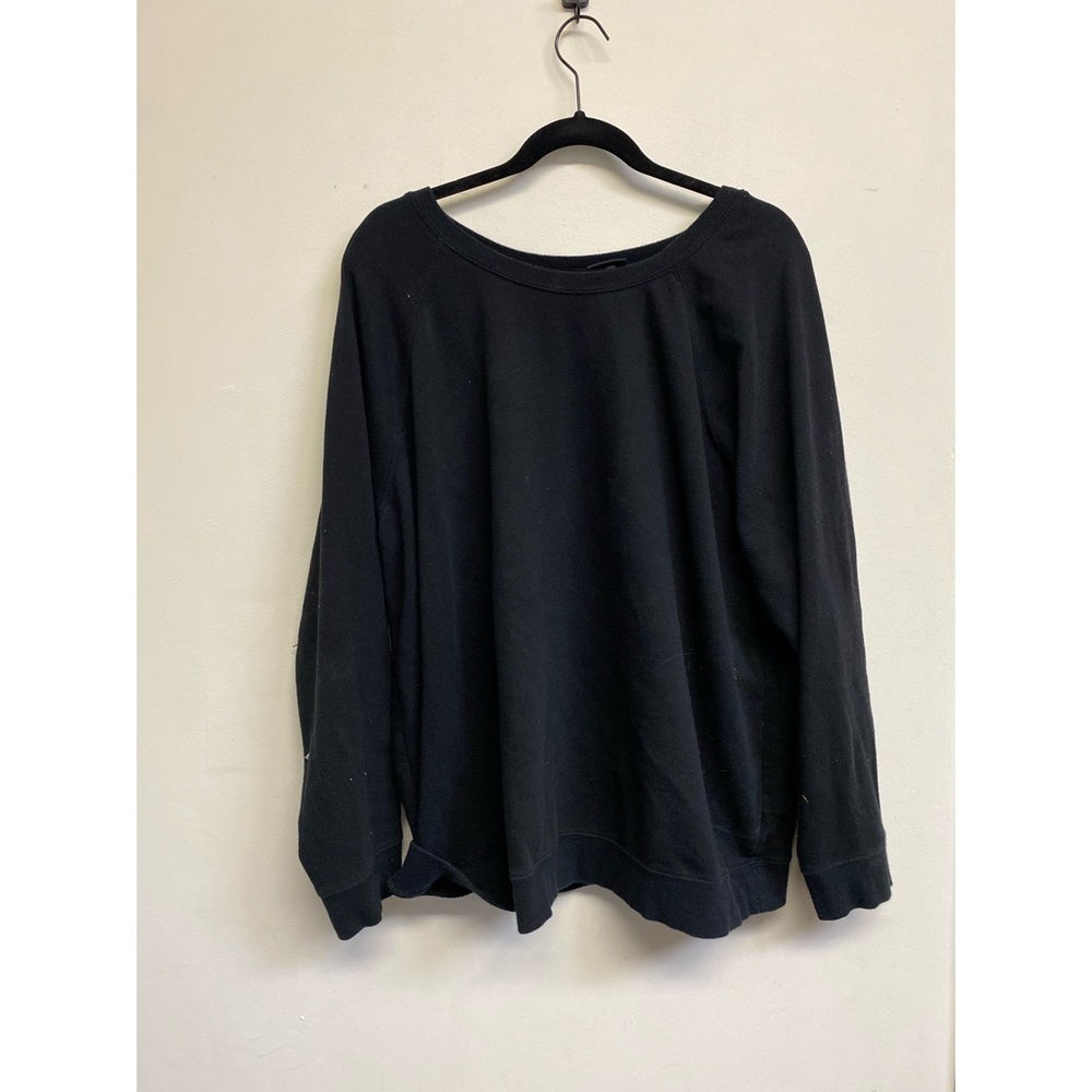 Black crewneck sweatshirt